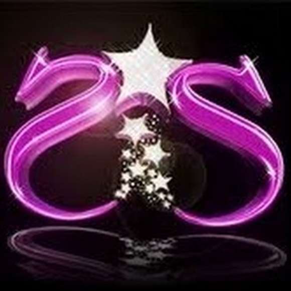 Meet your Posher, Monica - Picture 1 of 9